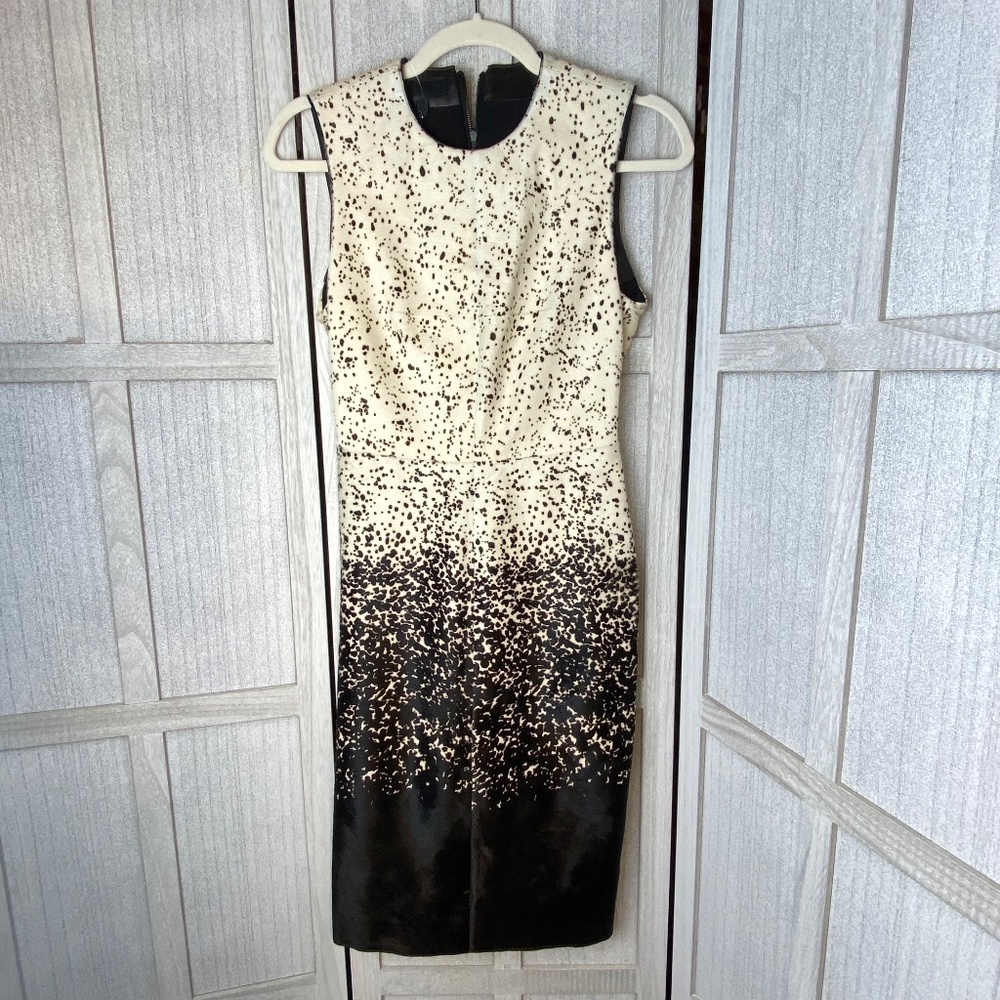 $5,500 Burberry Sleeveless Sheath Leather Dress - Picture 2 of 14